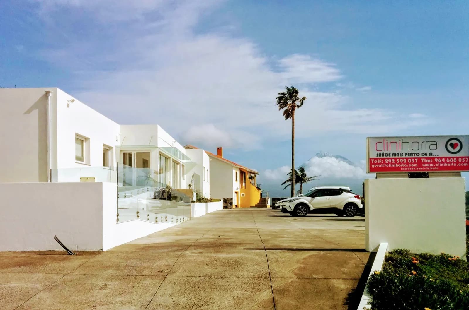 Exterior da CliniHorta na Horta, Faial